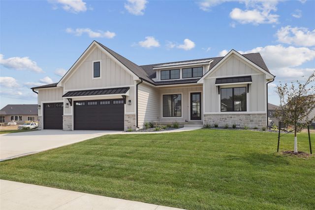805 Canterbury Cir, Waukee, IA 50263