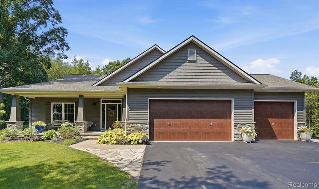 2588 Cheltenham Knl, Howell, MI 48843