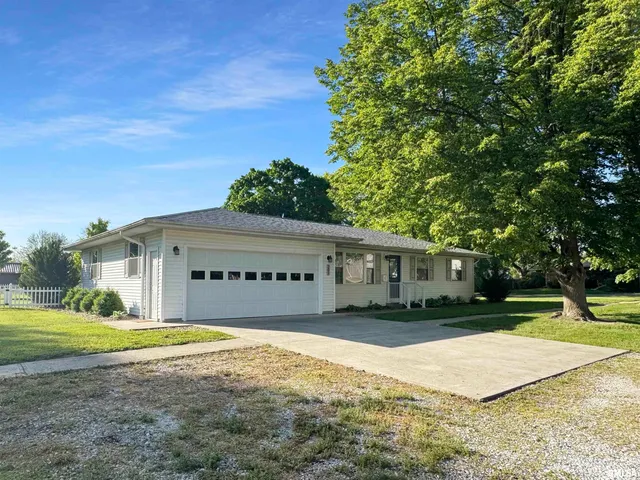 201 NE Cross St, Mount Sterling, IL 62353