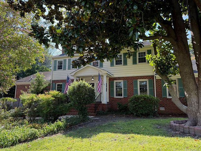 629 Lord Dunmore Dr, Virginia Beach, VA 23464