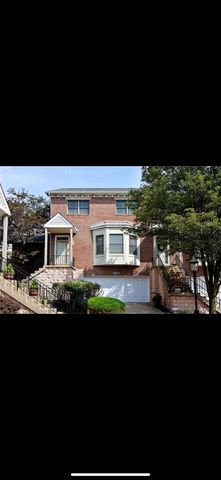 216 Highpointe Dr, Pittsburgh, PA 15220