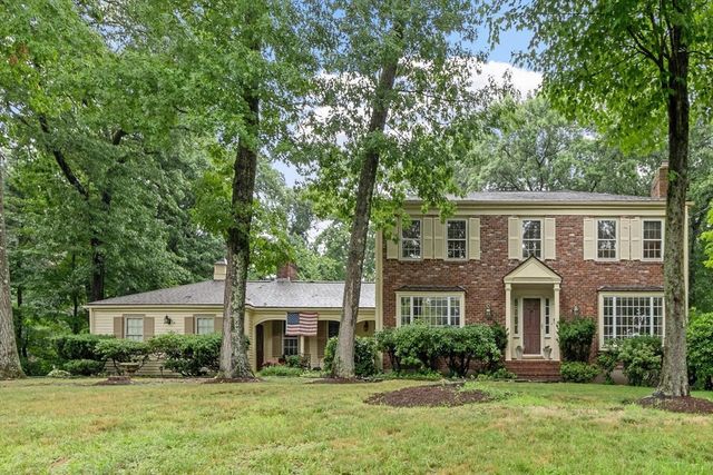 19 Huntingdon Rd, Lynnfield, MA 01940