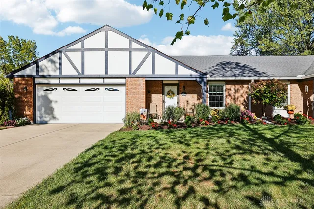 343 Kristina Ct, Centerville, OH 45458