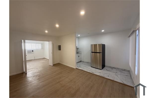 5060 Bakman Ave #3, North Hollywood, CA 91601