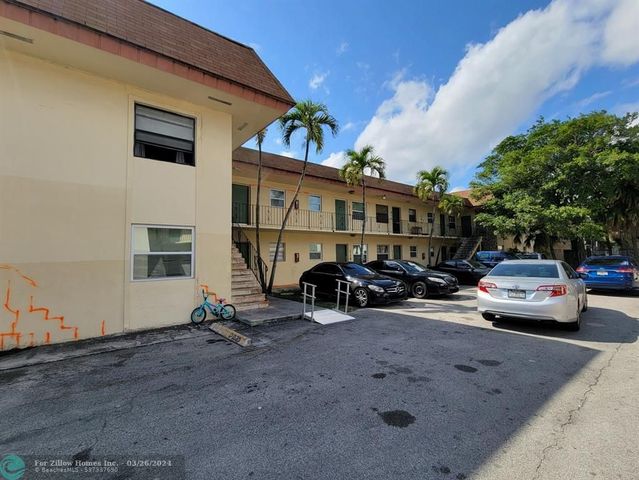 4800 NW 24th Ct #D220, Lauderdale Lakes, FL 33313