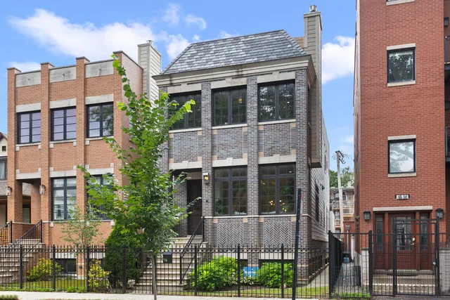 3619 N  Hermitage Ave, Chicago, IL 60613