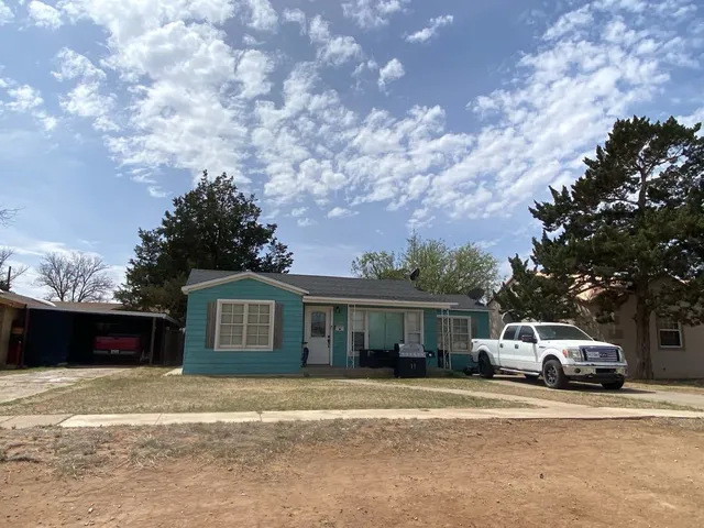 112 11th St, Levelland, TX 79336
