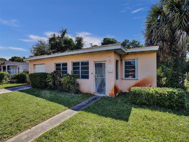 16520 NW 22nd Ave, Miami Gardens, FL 33054