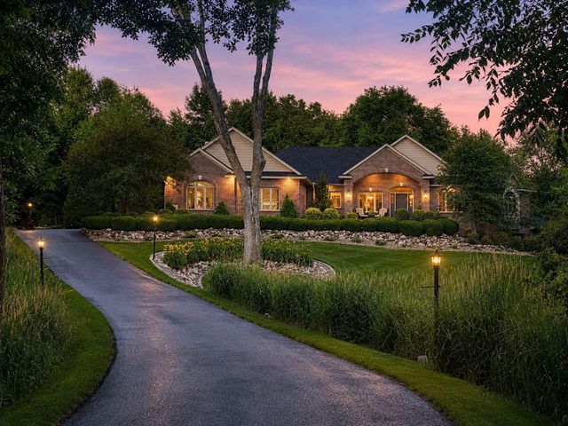 10820 Windmill Dr, Rogers, MN 55374