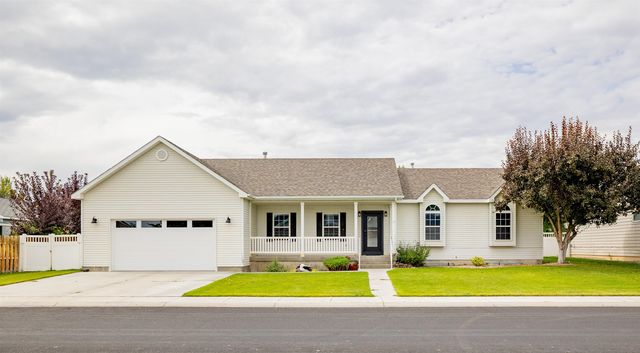 642 Cedarwood, Powell, WY 82435