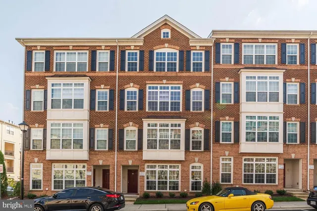 42601 Cardinal Trace Ter, Ashburn, VA 20148