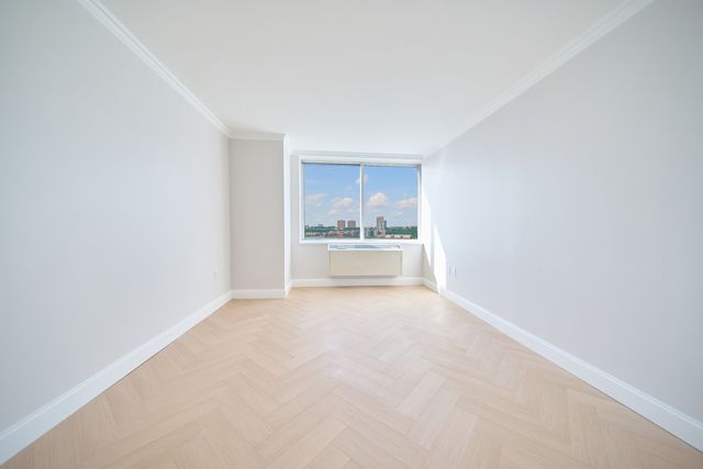 160 Riverside Blvd #10M, New York, NY 10069