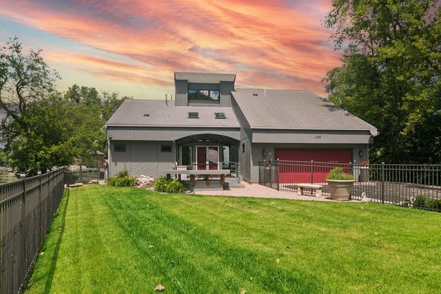 1120 Fortress Dr, McHenry, IL 60050