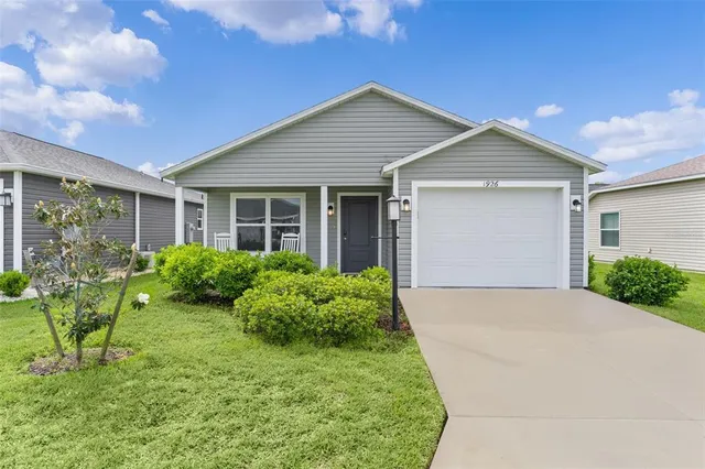 1926 Hux Ct, Okahumpka, FL 34762