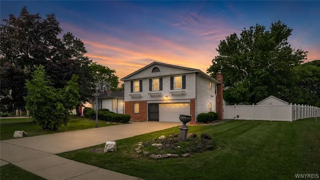 194 Exeter Rd, Williamsville, NY 14221