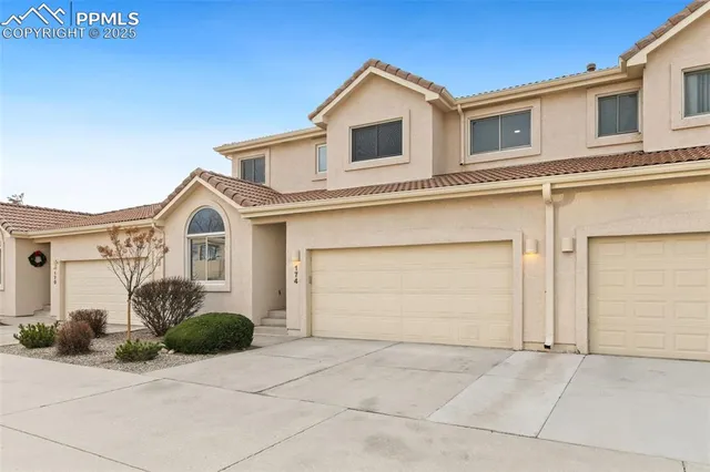 174 Luxury Ln, Colorado Springs, CO 80921