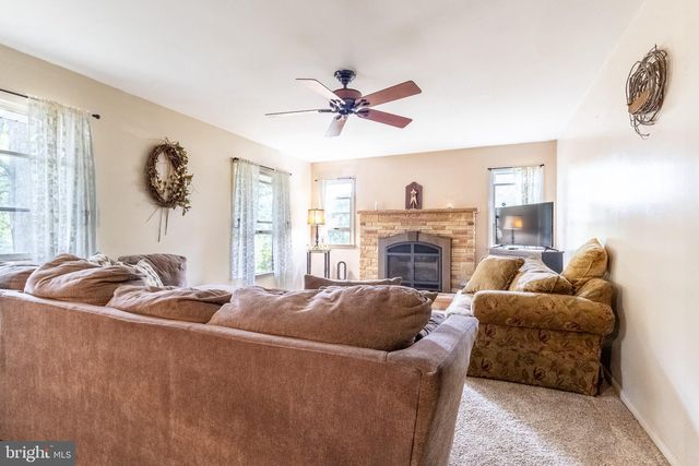 6591 Mountain Dr, Chambersburg, PA 17202