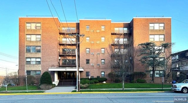 95 Orient Way #5D, Rutherford, NJ 07070
