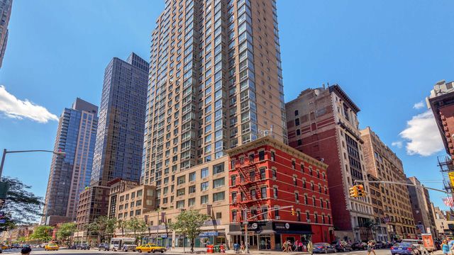 777 6th Ave  #30E, New York, NY 10001