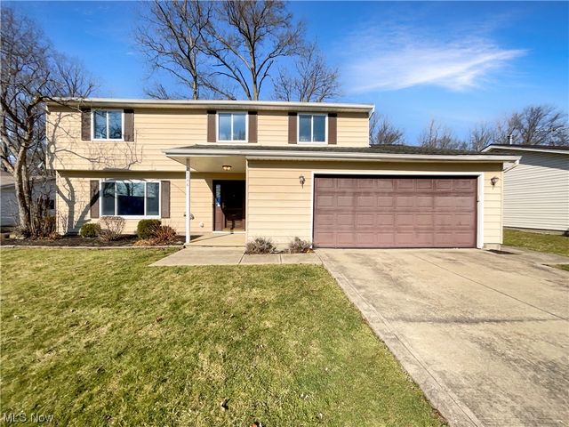 26256 Hickory Ln, Olmsted Falls, OH 44138