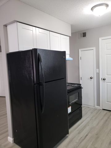 100 Sanders Ct #4, Columbia, MO 65202