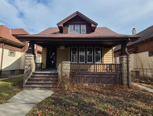 2952 N  40th St, Milwaukee, WI 53210
