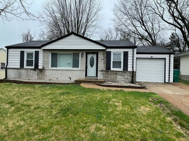 815 Bella Ln, Saint Louis, MO 63137