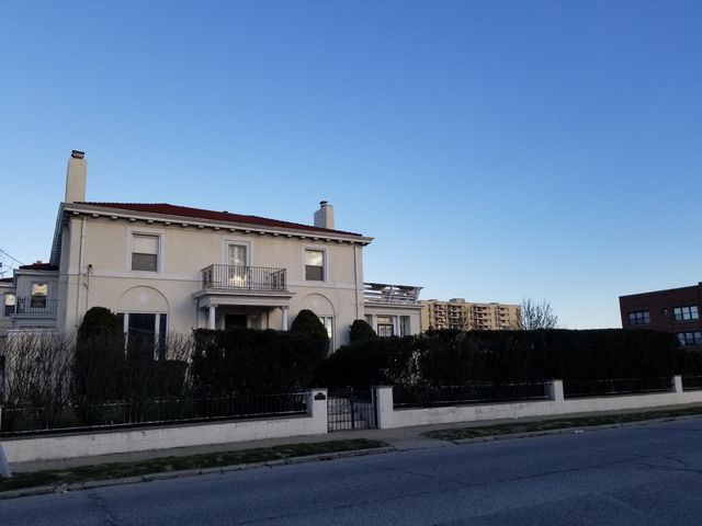 106 Monroe Blvd, Long Beach, NY 11561