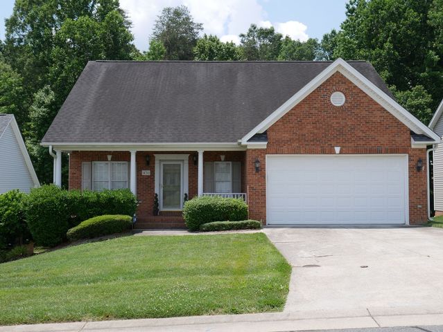 436 Thomas Ross Ln, Kernersville, NC 27284