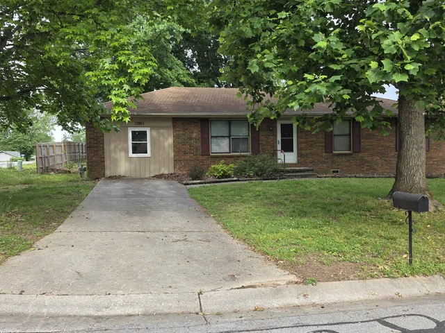 1001 N 13th Avenue, Ozark, MO 65721