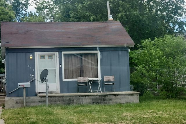 813 13th St, Port Huron, MI 48060