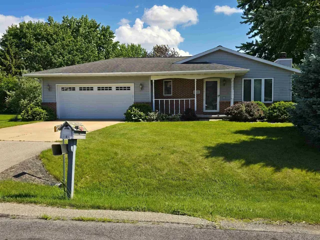 1429 Ridgeway Dr, Neenah, WI 54956