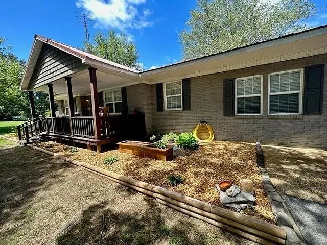 1105 Eastview Rd, Camden, TN 38320