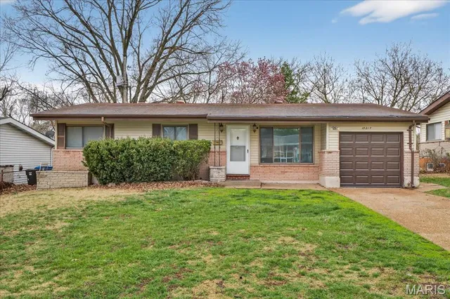 10217 Viscount Dr, Saint Louis, MO 63136