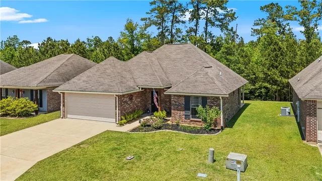 413 Crossover Rd, Pineville, LA 71360