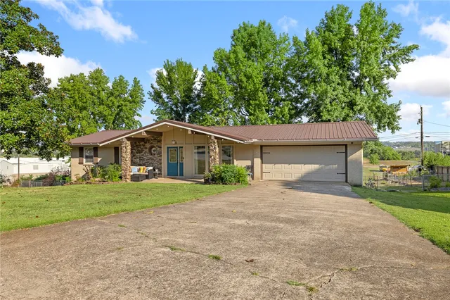 18 Mimosa Dr, Harrison, AR 72601