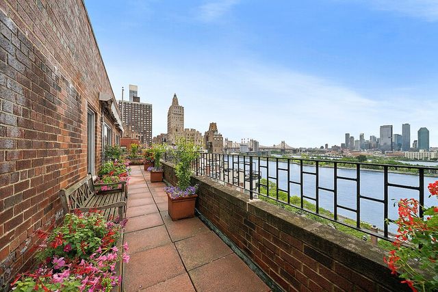 12 Beekman Pl, New York, NY 10022