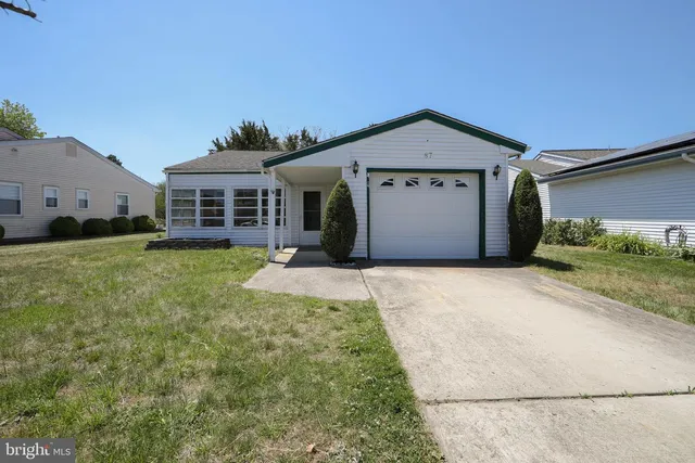 87 Huntington Dr, Southampton, NJ 08088