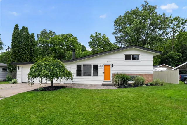 5802 Montebello Ave, Haslett, MI 48840