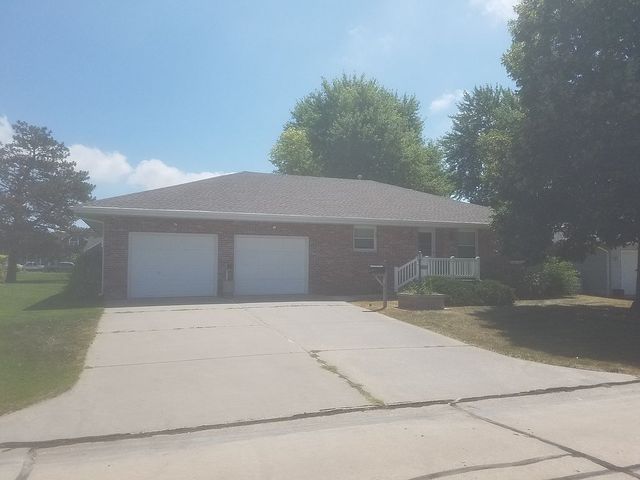 204 Nelson Cir, Saint Paul, NE 68873