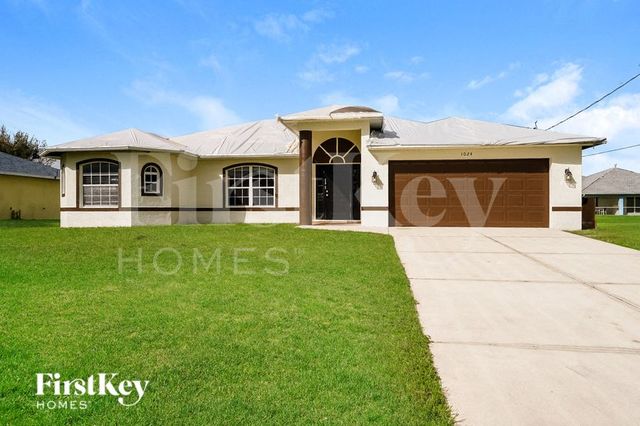 1024 SE 5th Ct, Cape Coral, FL 33990