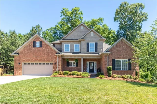 203 Southern Woods Dr, Winston Salem, NC 27107