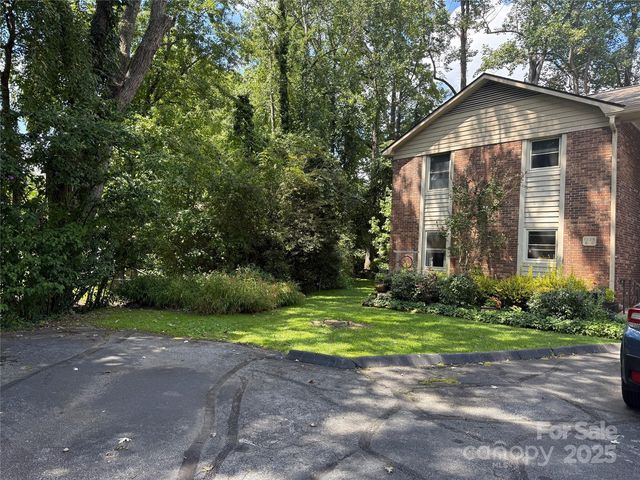 1329 4th Ave W #A, Hendersonville, NC 28739