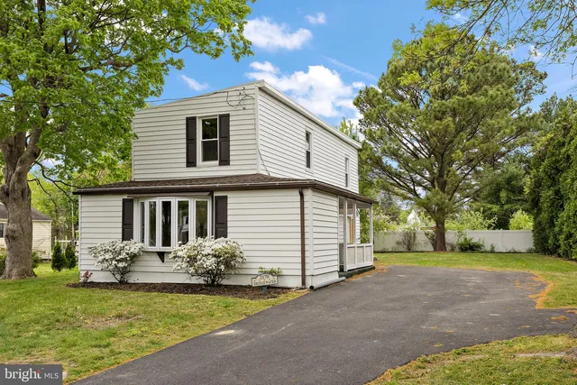 73 Bridgewater Rd, Aston, PA 19014