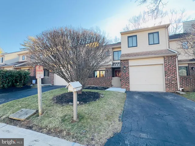 8 Knox Ct, Chesterbrook, PA 19087