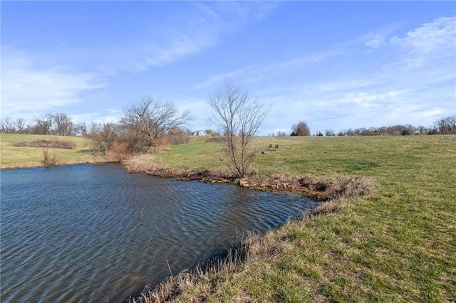 880 NW 750th Rd, Centerview, MO 64019