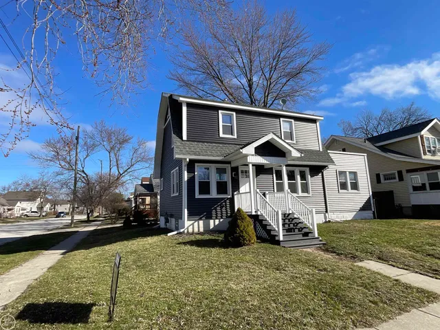 1133 Chestnut St, Port Huron, MI 48060