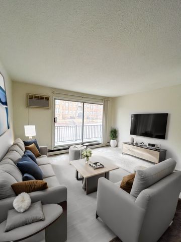 2002 Garfield Ave #21, Minneapolis, MN 55405