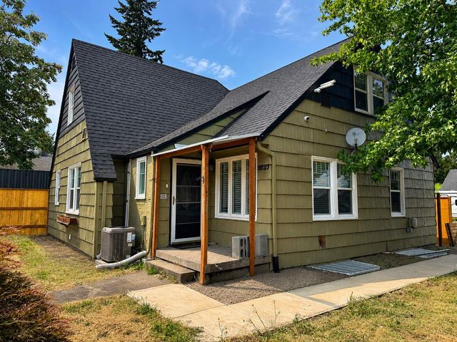 9327 NE Glisan St #1, Portland, OR 97220