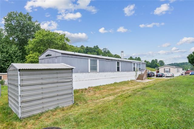 111 Dancer Ln, Jeannette, PA 15644